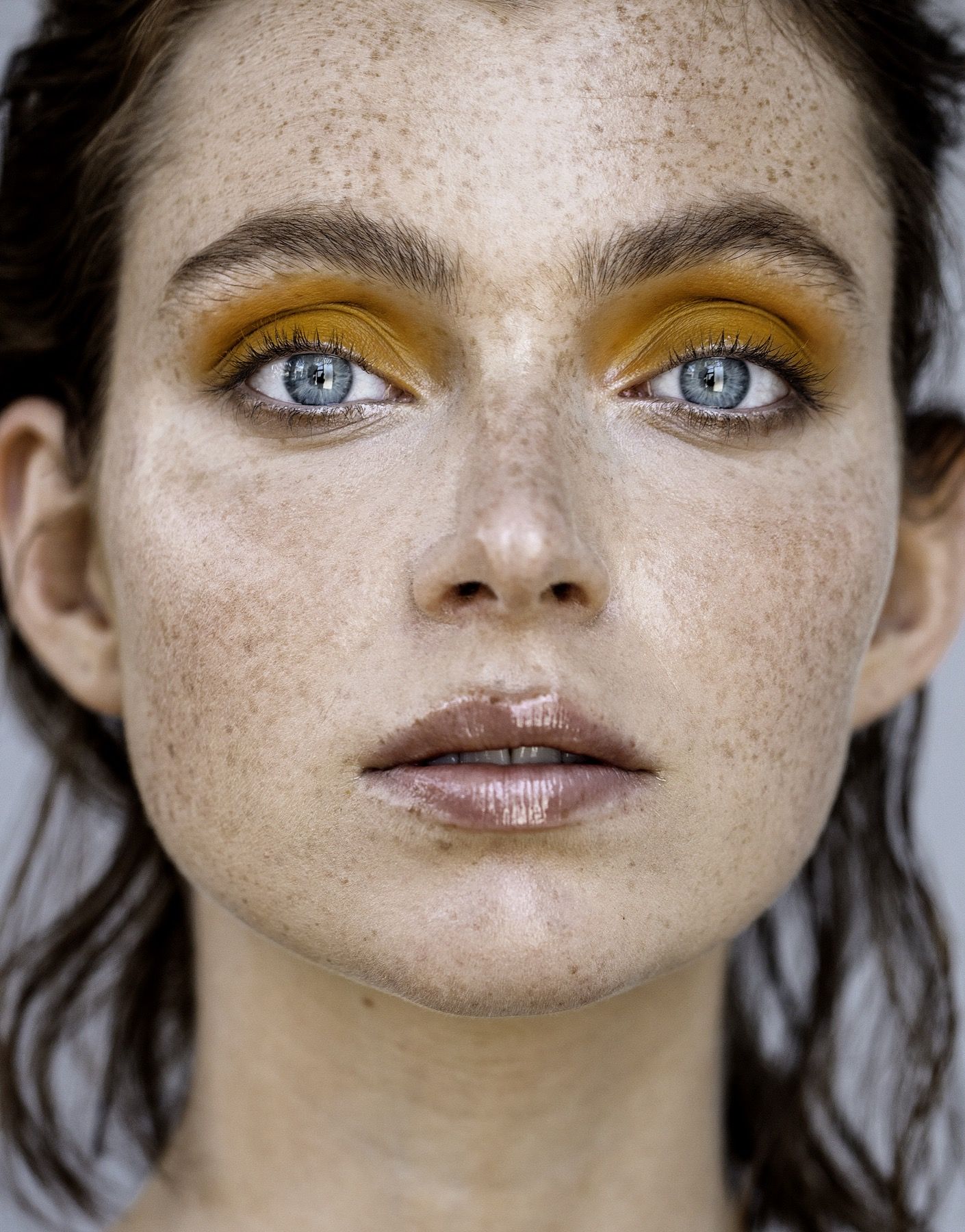 Beauty macro, yellow eyeshadow and freckles